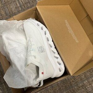 Loewe x On Cloud Women sneakers Size US8.5 EU40 Breathable, color white.